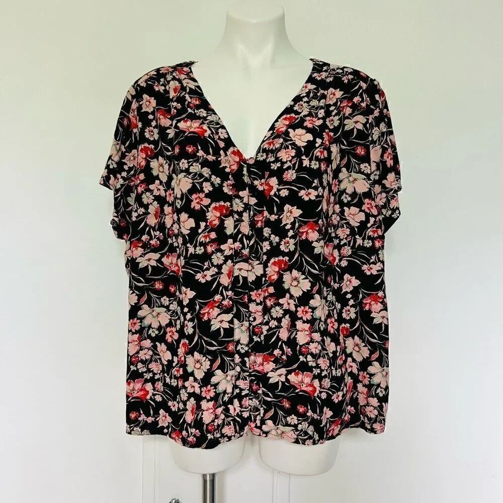 Sanctuary Floral Button Down short sleeve v neck top